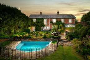 Downwood Vineyard Manor in Idyllic Countryside
